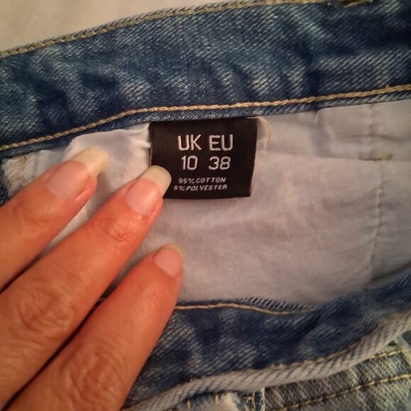 Pretty Little Thing Denim Shorts Size US 6 - Picture 3 of 4